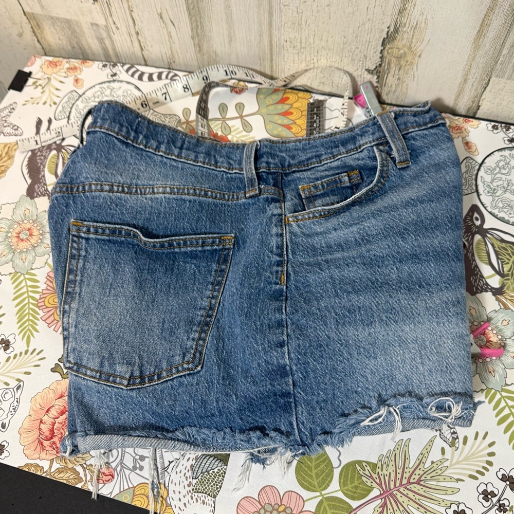 Universal Thread Distressed Blue Jean Shorts - Picture 9 of 10